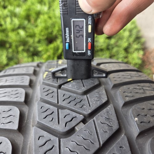 Комплект шин 225 45 R18 Pirelli Sottozero 3 б/г. Остаток 6.1-5.4мм