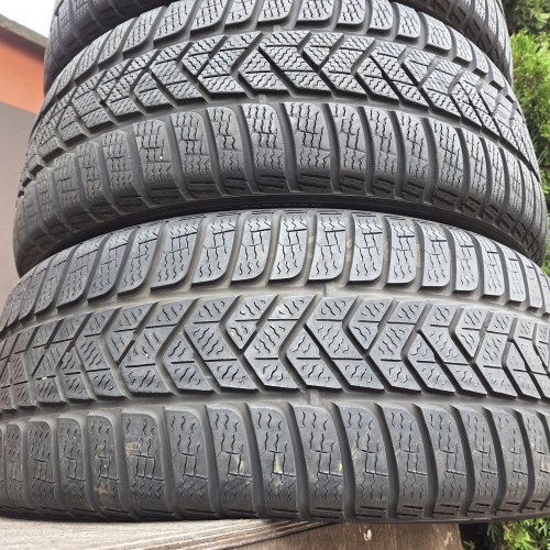 Комплект шин 225 45 R18 Pirelli Sottozero 3 б/г. Остаток 6.1-5.4мм