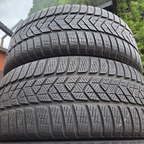 Комплект шин 225 45 R18 Pirelli Sottozero 3 б/г. Остаток 6.1-5.4мм