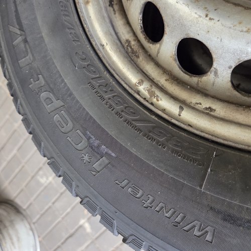 Пара шин 235 65 R16C Hankook Winter icept LV 19г остаток 5.8мм