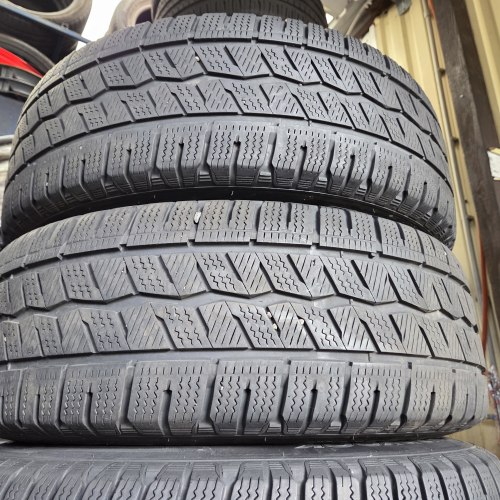 Пара шин 235 65 R16C Hankook Winter icept LV 19г остаток 5.8мм