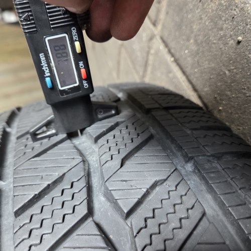 Пара шин 235 65 R16C Hankook Winter icept LV 19г остаток 7.8мм