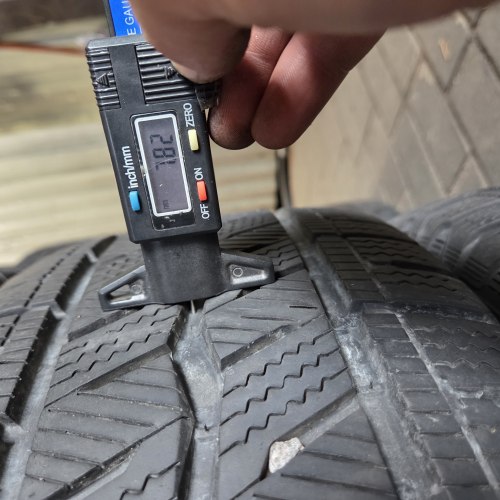 Пара шин 235 65 R16C Hankook Winter icept LV 19г остаток 7.8мм