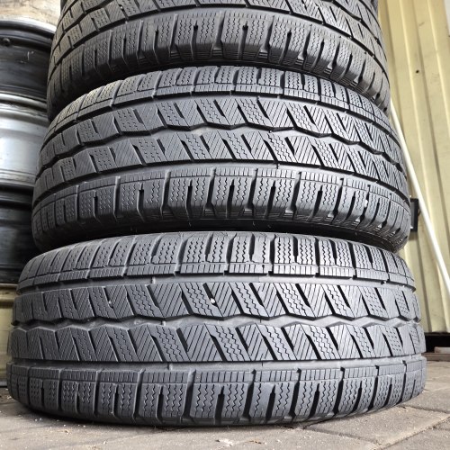 Пара шин 235 65 R16C Hankook Winter icept LV 19г остаток 7.8мм