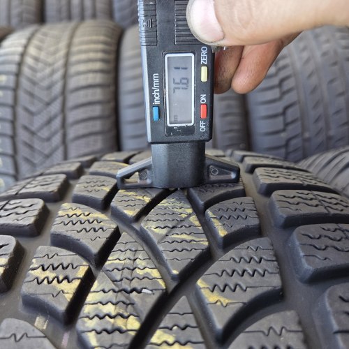 Комплект шин 235 55 R18 Dunlop Sp Winter Sport 3D AO 21г. остаток 95% 7.9- 7.6мм