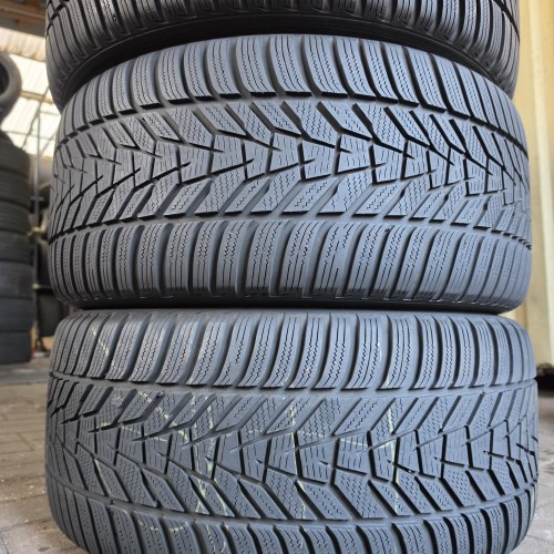 Комплект шин 245 45 r18 Hankook Winter icept evo 3 21г. Перед Остаток 6.5-7.5мм зад 275 40 r18 остаток 6мм можно с дисками