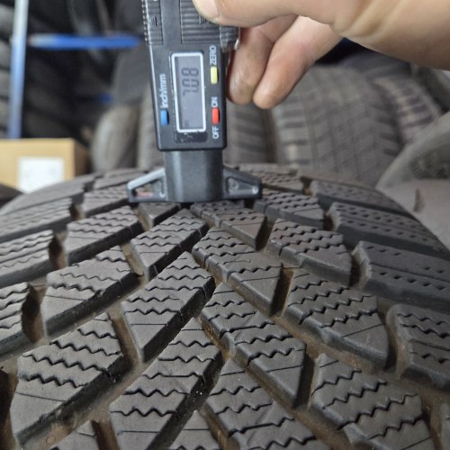 Пара шин 225 40 R18 Bridgestone Blizzak LM-005 AO 24г. Остаток 7мм
