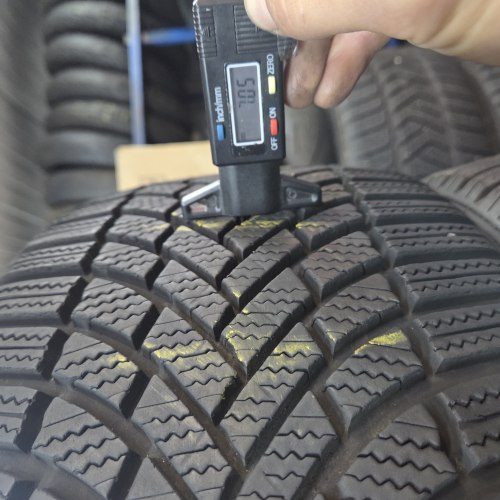 Пара шин 225 40 R18 Bridgestone Blizzak LM-005 AO 24г. Остаток 7мм