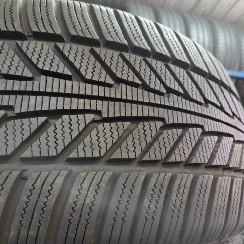 Пара шин 235 35 R20 Hankook ION Icept EV 23г как новая на пупурыхах. Косметика борт