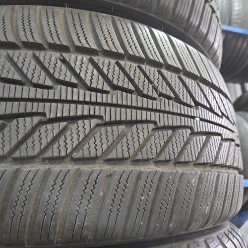 Пара шин 235 35 R20 Hankook ION Icept EV 23г как новая на пупурыхах. Косметика борт