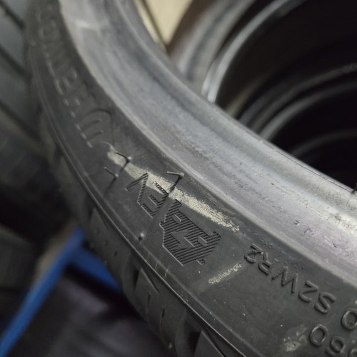 Пара шин 235 35 R20 Hankook ION Icept EV 23г как новая на пупурыхах. Косметика борт