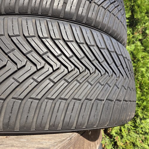 Пара шин 225 45 R19 Continental All Season Contact 21г. Остаток 6.4мм