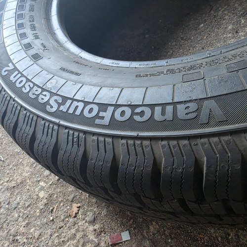 235 65 r16 Continental VancoFourSeason 2 99.9%остаток 3516