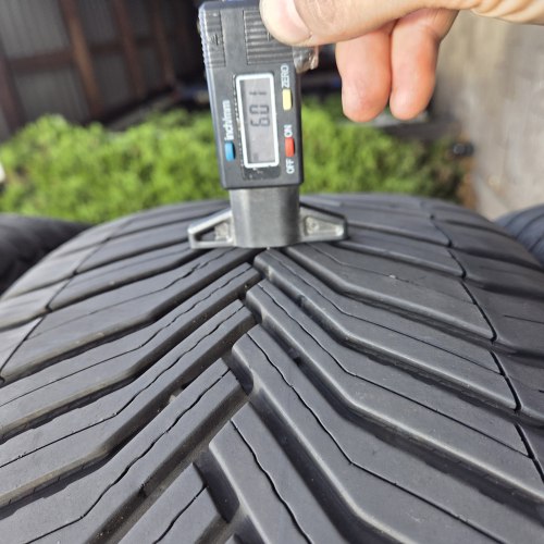 Комплект шин 235 50 R19 Michelin Cross climate 2 SUV, VOL 25,24,24,21г остаток 6мм