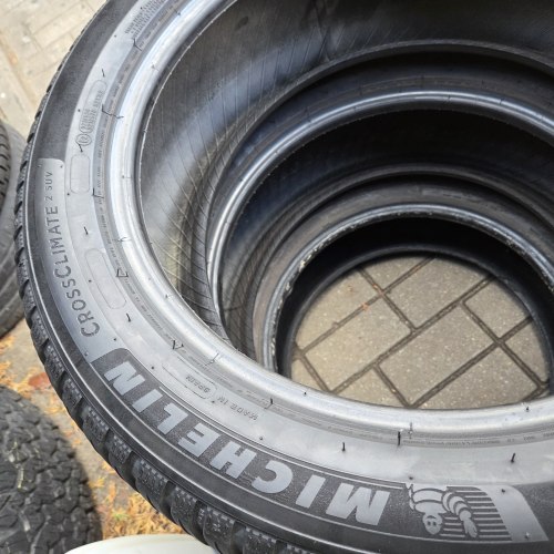 Комплект шин 235 50 R19 Michelin Cross climate 2 SUV, VOL 25,24,24,21г остаток 6мм
