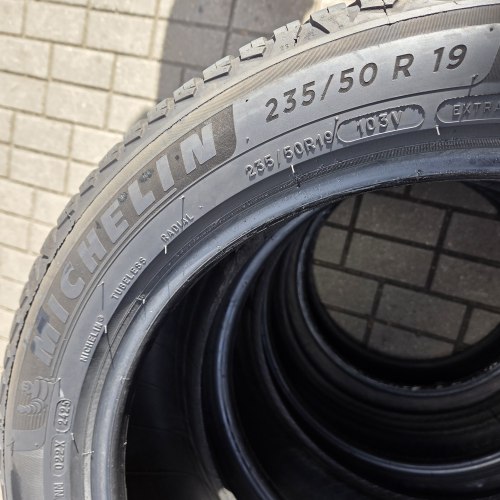 Комплект шин 235 50 R19 Michelin Cross climate 2 SUV, VOL 25,24,24,21г остаток 6мм