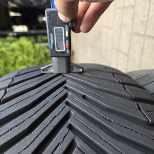 Комплект шин 235 50 R19 Michelin Cross climate 2 SUV, VOL 25,24,24,21г остаток 6мм