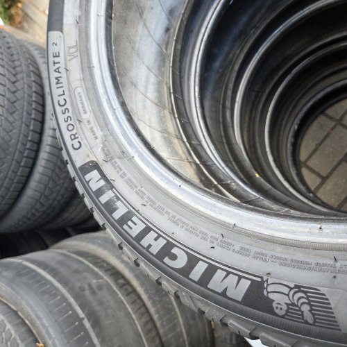 Комплект шин 235 50 R19 Michelin Cross climate 2 SUV, VOL 25,24,24,21г остаток 6мм