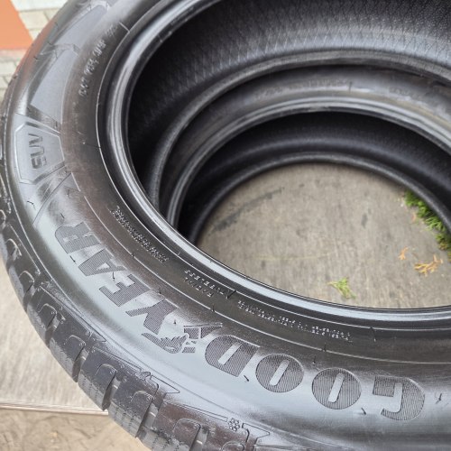 Пара шин 255 55 R19 Goodyear Ultegra Grip performance gen1 AO космет. Прокол 19г остаток 98%