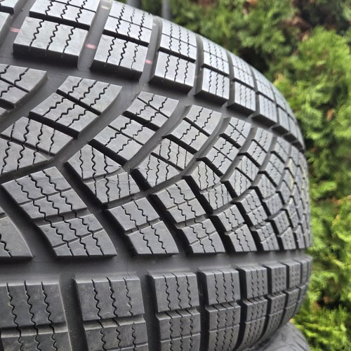 Пара шин 255 55 R19 Goodyear Ultegra Grip performance gen1 AO космет. Прокол 19г остаток 98%