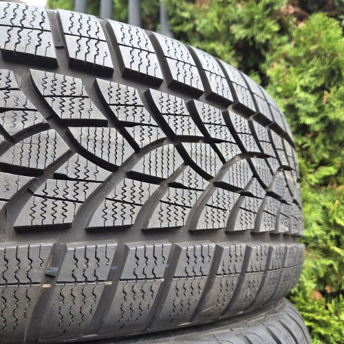 Пара шин 235 50 r19 Goodyear Ultegra Grip performance gen1 AO космет. Прокол.19г остаток 98%
