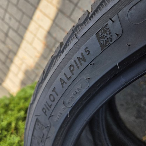 Пара шин 245 40 R21 Michelin Pilot Alpin 5 24г остаток 6мм