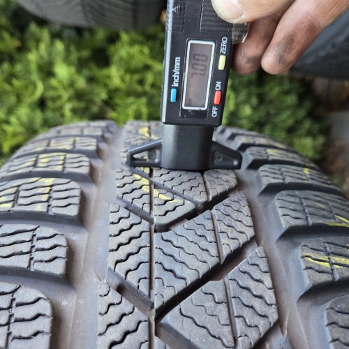 225 40 R19 Pirelli Sottozero 3 RSC 22г. Остаток 7мм