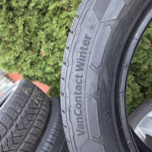 Комплект шин 225 55 R17C Continental Van Contact Winter 24,22,19,19г. Остаток 8-7мм