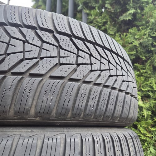 Пара шин 205 55 R19 Hankook Winter icept evo 3 25г. остаток 6.5-6мм