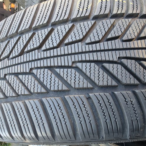 235 35 r20 Hankook ion icept EV 7.8mm 99%остаток 23g косм.б