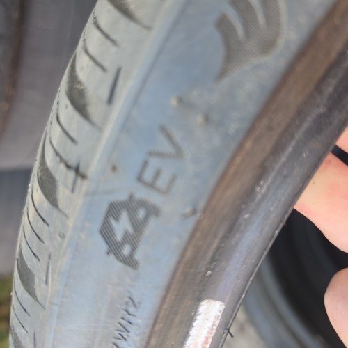 235 35 r20 Hankook ion icept EV 7.8mm 99%остаток 23g косм.б