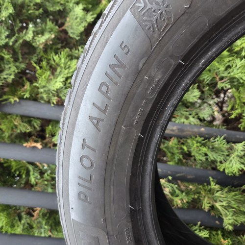 Пара шин 235 55 R17 Michelin Pilot Alpin 5 23-20г остаток 6.5-5.5мм