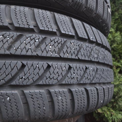 Пара шин 225 55 R17C Continental Vanco winter 2 остаток 8.5мм б/г