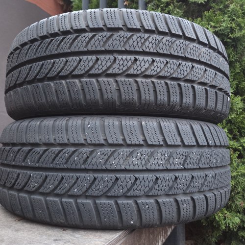 Пара шин 225 55 R17C Continental Vanco winter 2 остаток 8.5мм б/г
