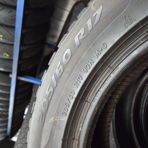 Пара шин 205 60 R17 Pirelli Sottozero 3 ☆ 23-20г остаток 7.5-7мм
