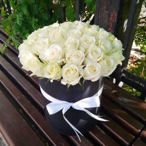 Коробка с белыми розами (35 роз)