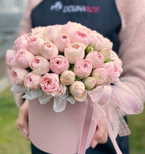 Цветы в коробке "Розовый рай" Кустовые розы