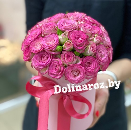 Цветы в коробке "Розовая нежность" Кустовые розы