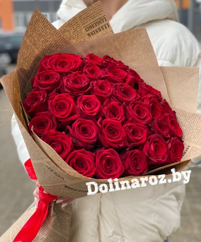 Букет цветов "Красные в крафте" 31 роза