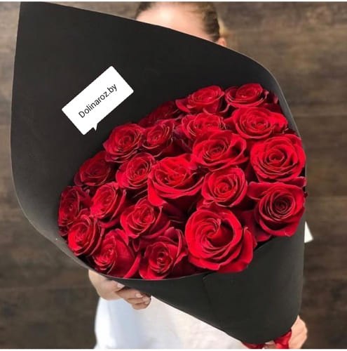 Букет роз "Черное и красное" 21 роза