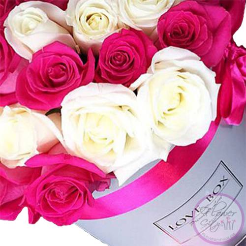 Бело - Розовые Розы в шляпной коробке