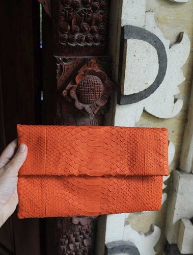 Клатч из натуральной кожи питона оранжевый размер S