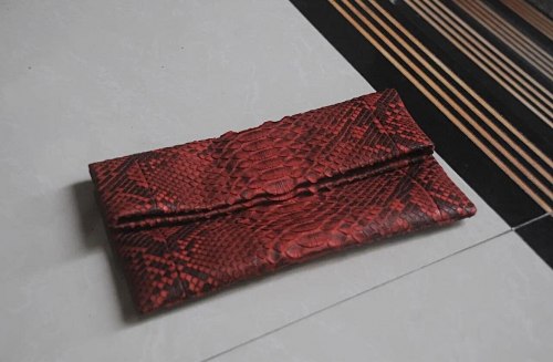 Клатч из натуральной кожи питона красный с орнаментом размер S