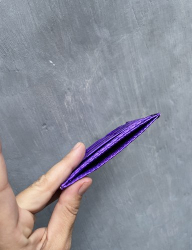 Визитница из натуральной кожи питона фиолетовая