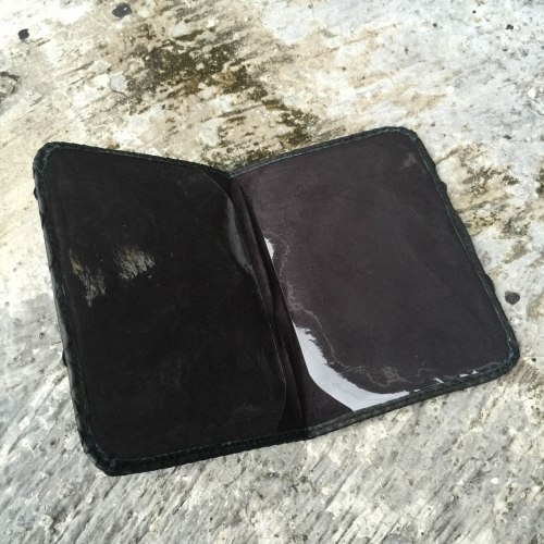 Обложка на паспорт из натуральной кожи питона черная