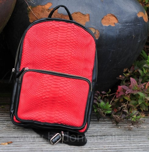 Рюкзак из натуральной кожи питона черный с красным