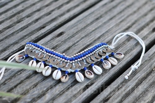 Ожерелье с ракушками и монетками синее