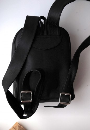 Рюкзак из натуральной кожи питона SIMONE черный с ярко-синим