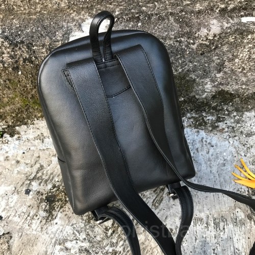 Рюкзак из натуральной кожи питона SIMONE черный с естсественным цветом без покраски