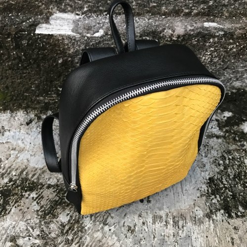 Рюкзак из натуральной кожи питона SIMONE черный с желтым
